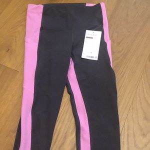 NWT Yin 7/8 tight Xs